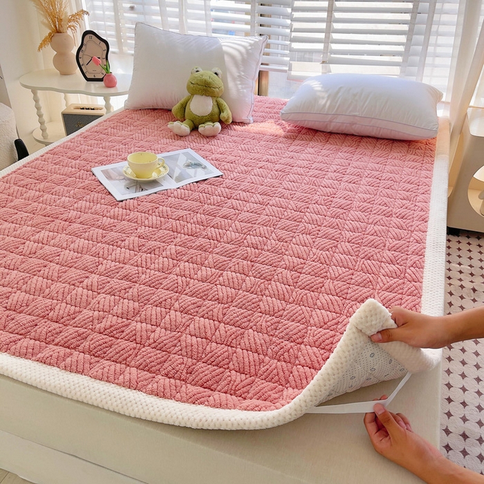 91家纺网 家纺一手货源 找家纺 预言家纺 2025新款亲肤薄垫绒系列床垫 薄垫绒豆沙