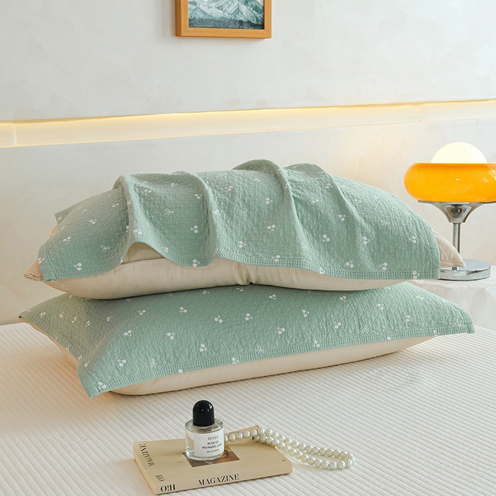 91家纺网 家纺一手货源 找家纺 棠薇家纺 2025新款 枕巾纯棉纱布水洗全棉纱布纯棉耐脏吸汗透气预缩水 樱桃朵朵绿