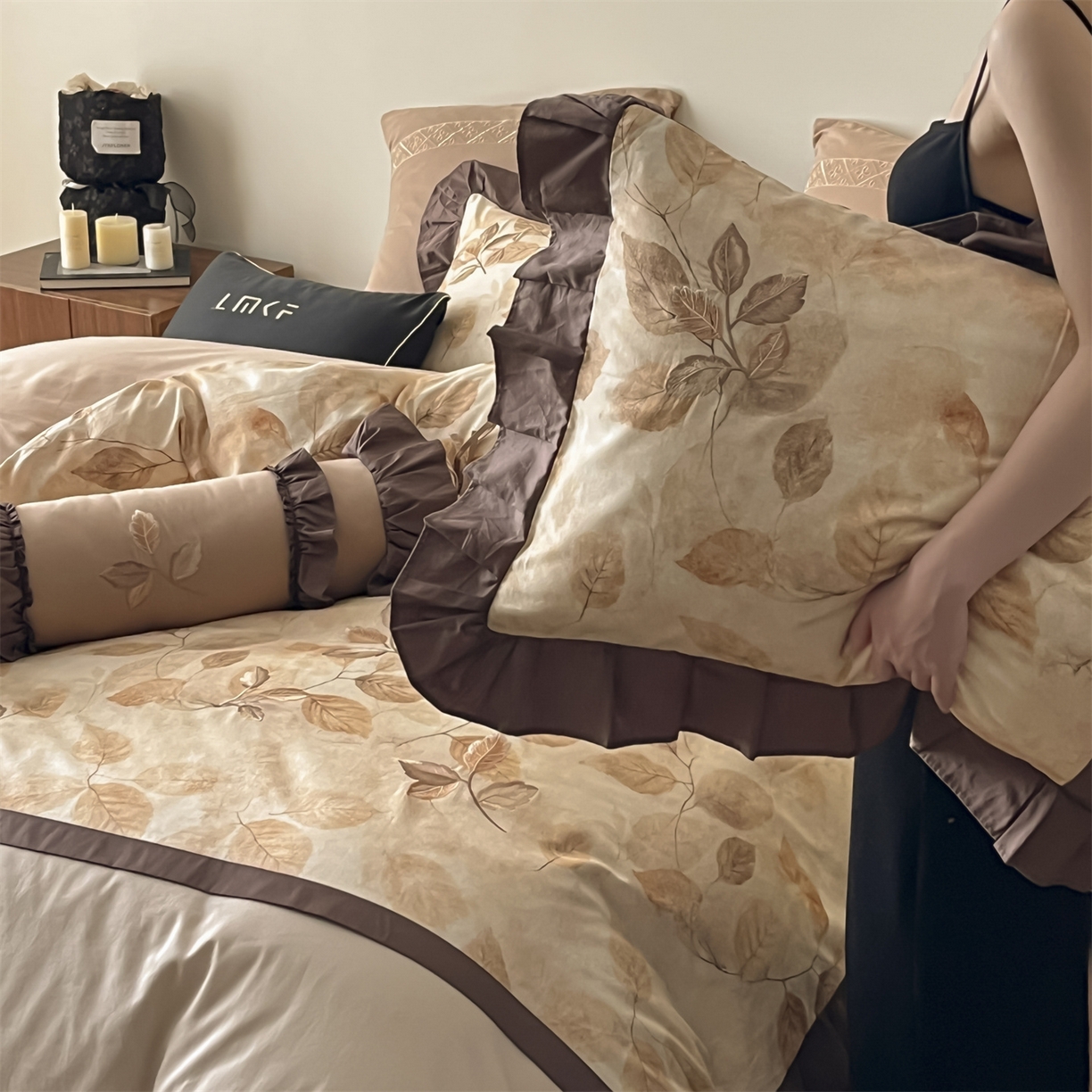 91家纺网 家纺一手货源 找家纺 （总）蓝米卡夫 2025秋冬-全棉60支磨毛印+绣-法尔漫系列（礼盒包装）-拍摄风格2 提供买家秀