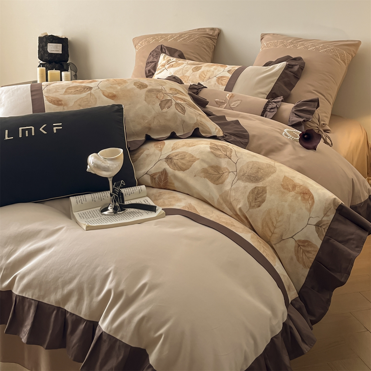 91家纺网 家纺一手货源 找家纺 （总）蓝米卡夫 2025秋冬-全棉60支磨毛印+绣-法尔漫系列（礼盒包装）-拍摄风格2 提供买家秀