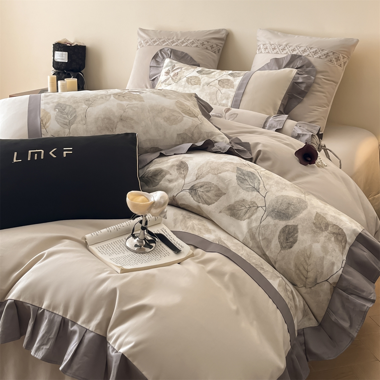 91家纺网 家纺一手货源 找家纺 蓝米卡夫 2025秋冬-全棉60支磨毛印+绣-法尔漫系列（礼盒包装）-拍摄风格2 提供买家秀 法尔漫-灰