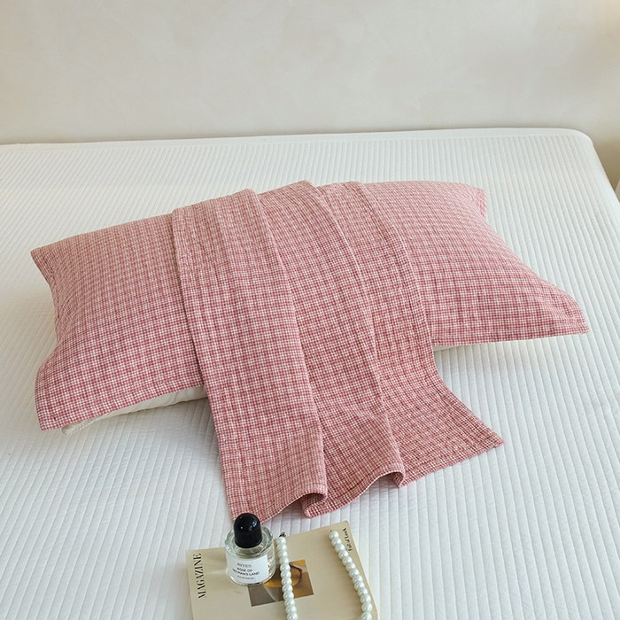 91家纺网 家纺一手货源 找家纺 棠薇家纺 2025新款 枕巾纯棉纱布水洗全棉纱布纯棉耐脏吸汗透气预缩水 小格红