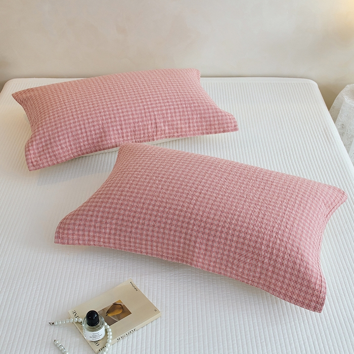 91家纺网 家纺一手货源 找家纺 棠薇家纺 2025新款 枕巾纯棉纱布水洗全棉纱布纯棉耐脏吸汗透气预缩水 小格红