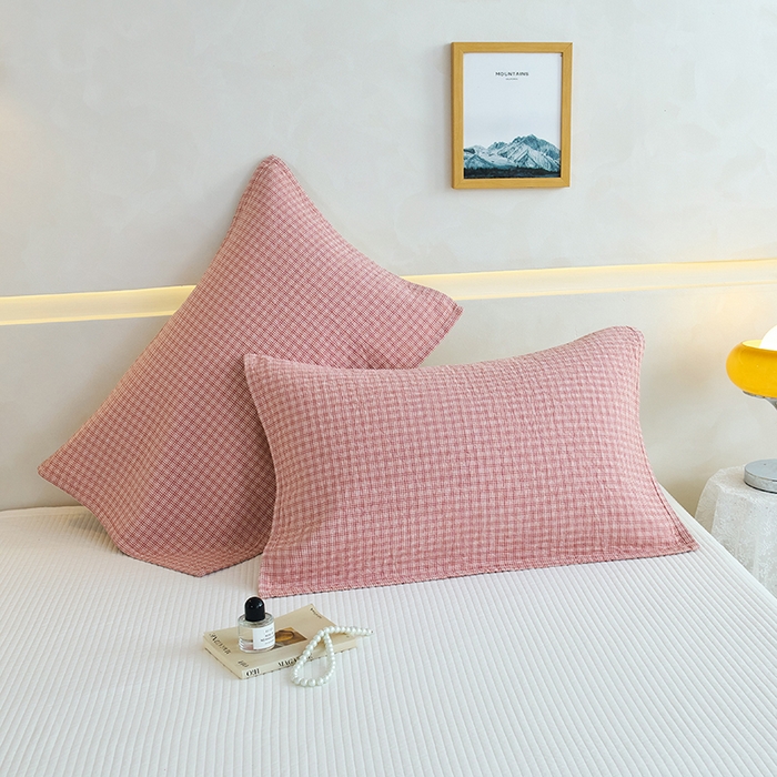 91家纺网 家纺一手货源 找家纺 棠薇家纺 2025新款 枕巾纯棉纱布水洗全棉纱布纯棉耐脏吸汗透气预缩水 小格红