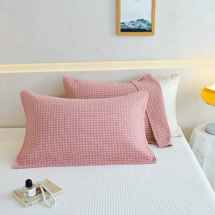 91家纺网 家纺一手货源 找家纺 棠薇家纺 2025新款 枕巾纯棉纱布水洗全棉纱布纯棉耐脏吸汗透气预缩水 小格红