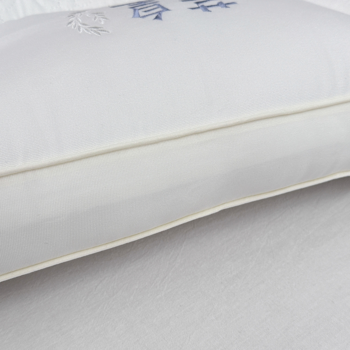 91家纺网 家纺一手货源 找家纺 宇诺家纺 2025新款亲肤荞皇枕头枕芯 白色