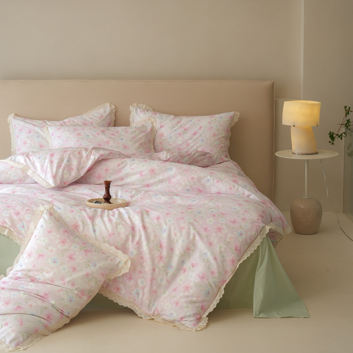 91家纺网 家纺一手货源 找家纺 （总）洺兰家居 2025年小清新全棉13372镂空花边小碎花ins风水洗棉四件套