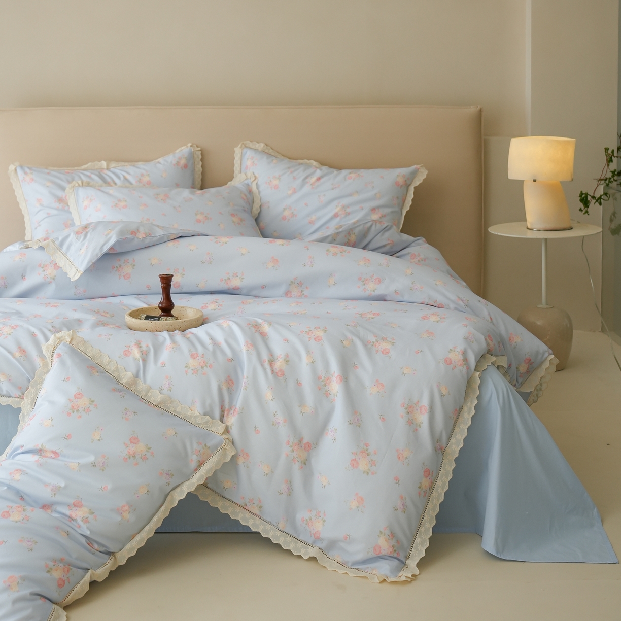 91家纺网 家纺一手货源 找家纺 （总）洺兰家居 2025年小清新全棉13372镂空花边小碎花ins风水洗棉四件套