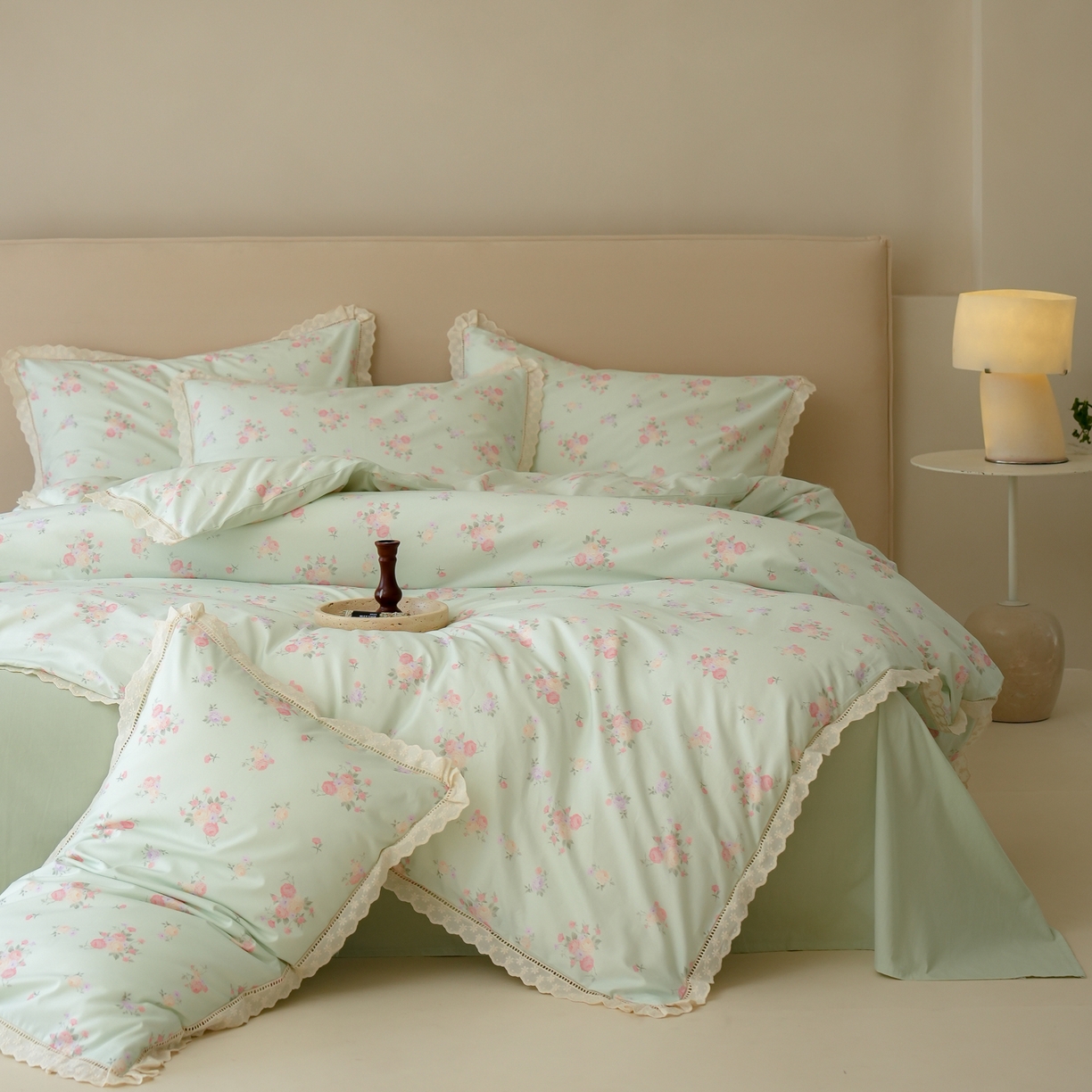 91家纺网 家纺一手货源 找家纺 洺兰家居 2025年小清新全棉13372镂空花边小碎花ins风水洗棉四件套 豆蔻 绿