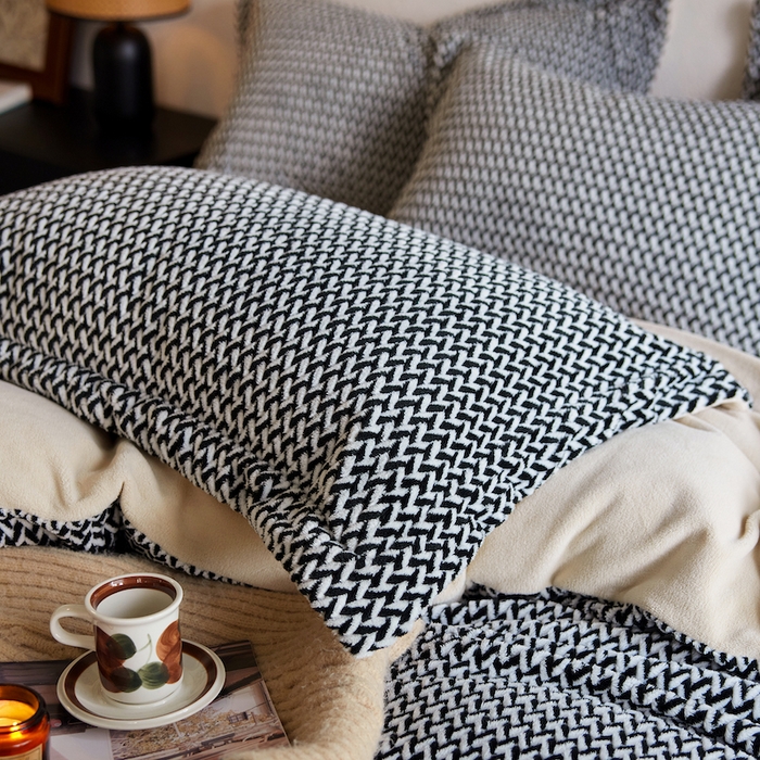 91家纺网 家纺一手货源 找家纺 安莱生活 2025新款加厚250克全消光提花印花牛奶绒四件套-谧雅系列 谧雅子墨