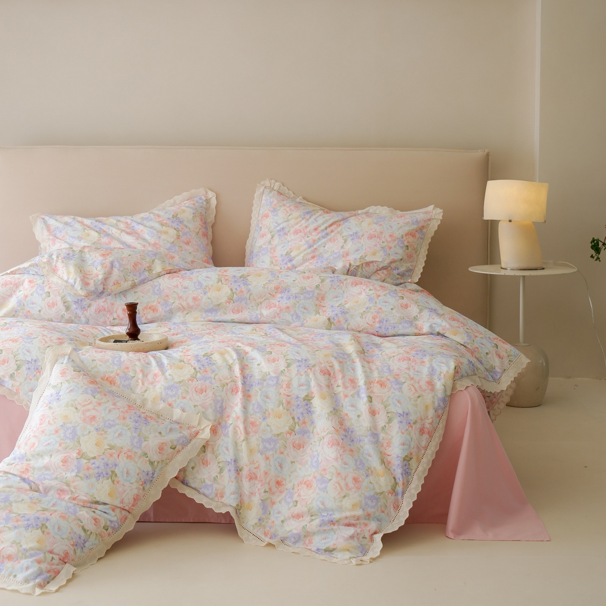 91家纺网 家纺一手货源 找家纺 洺兰家居 2025年小清新全棉13372镂空花边小碎花ins风水洗棉四件套 月季