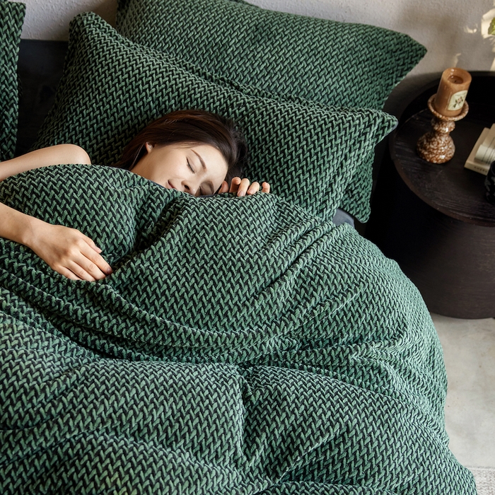 91家纺网 家纺一手货源 找家纺 安莱生活 2025新款加厚250克全消光提花印花牛奶绒四件套-谧雅系列 谧雅墨绿