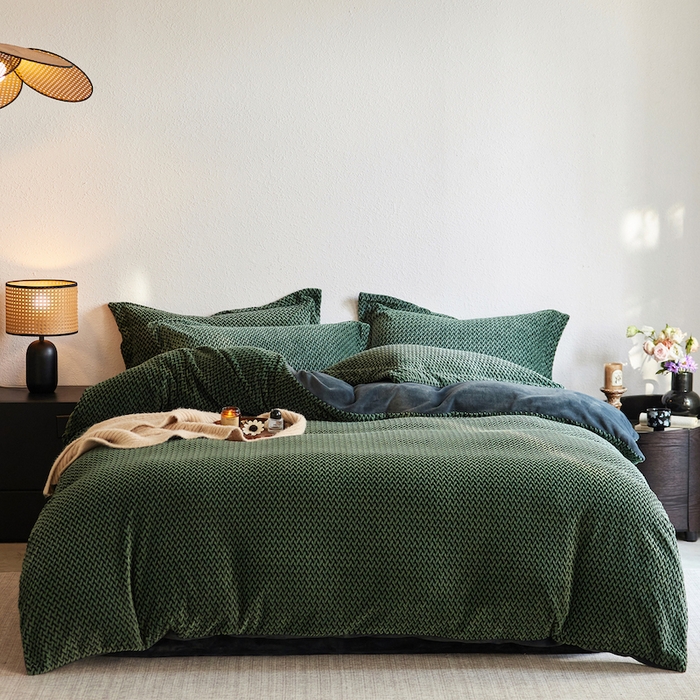 91家纺网 家纺一手货源 找家纺 安莱生活 2025新款加厚250克全消光提花印花牛奶绒四件套-谧雅系列 谧雅墨绿