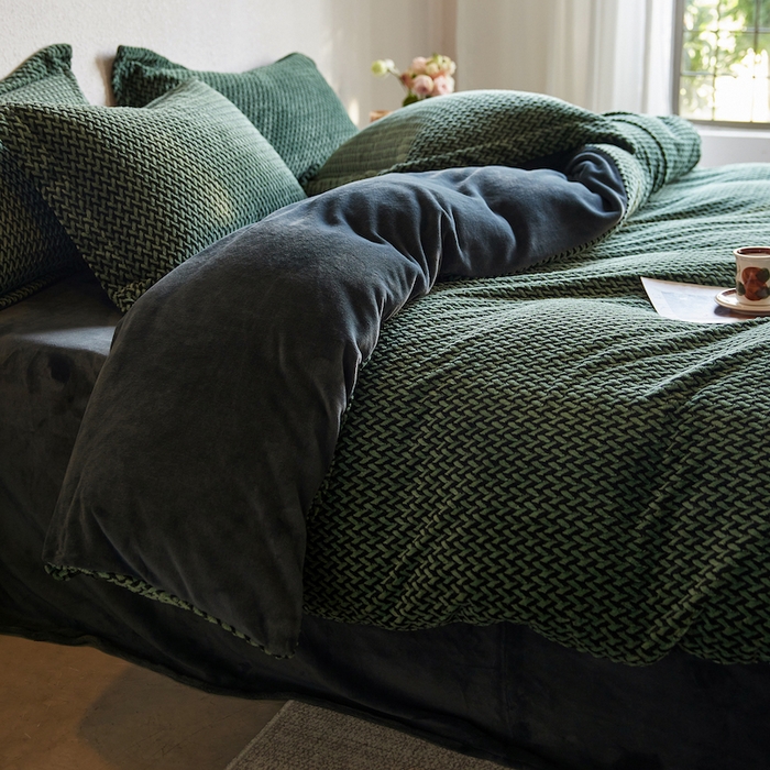 91家纺网 家纺一手货源 找家纺 安莱生活 2025新款加厚250克全消光提花印花牛奶绒四件套-谧雅系列 谧雅墨绿