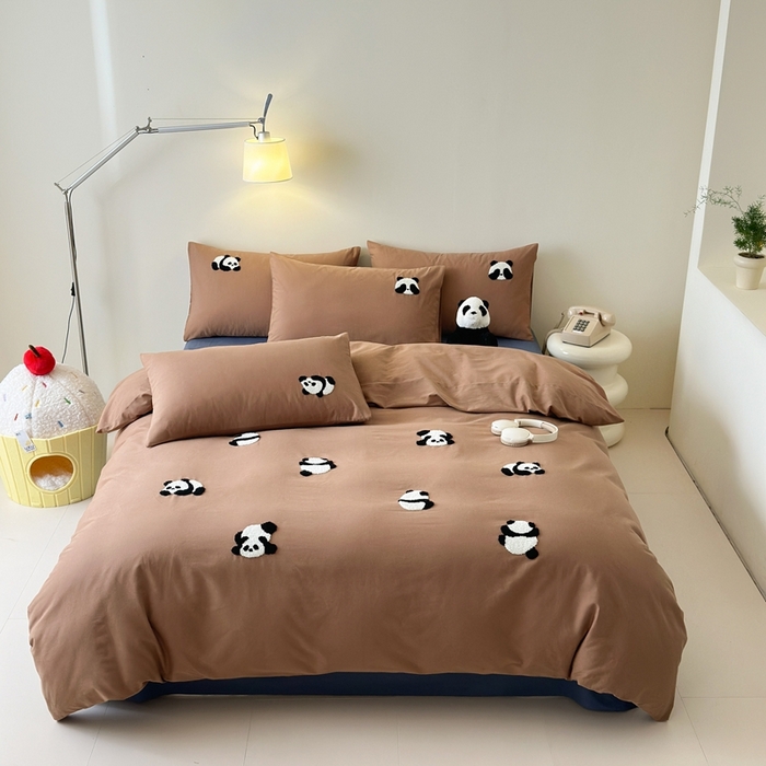 91家纺网 家纺一手货源 找家纺 锦觅 2025秋冬A类数码印花全棉纯棉磨毛绣花保暖四件套 熊猫宝贝