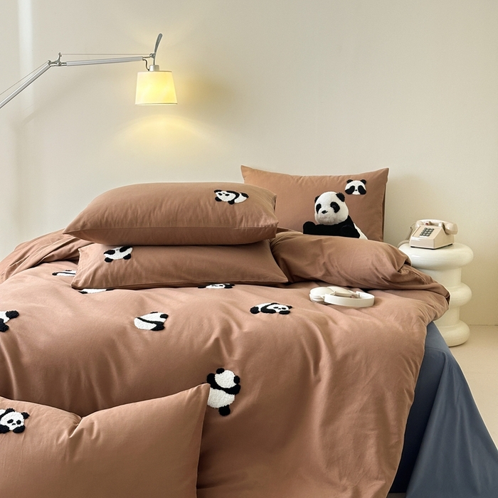 91家纺网 家纺一手货源 找家纺 锦觅 2025秋冬A类数码印花全棉纯棉磨毛绣花保暖四件套 熊猫宝贝