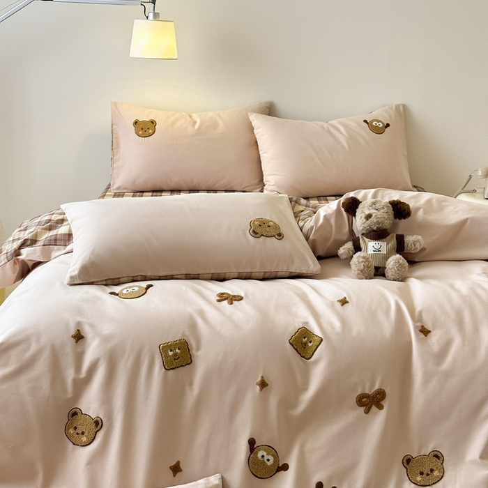 91家纺网 家纺一手货源 找家纺 锦觅 2025秋冬A类数码印花全棉纯棉磨毛绣花保暖四件套 欢乐小熊