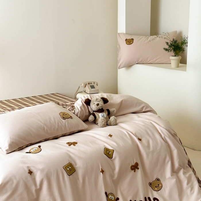 91家纺网 家纺一手货源 找家纺 锦觅 2025秋冬A类数码印花全棉纯棉磨毛绣花保暖四件套 欢乐小熊