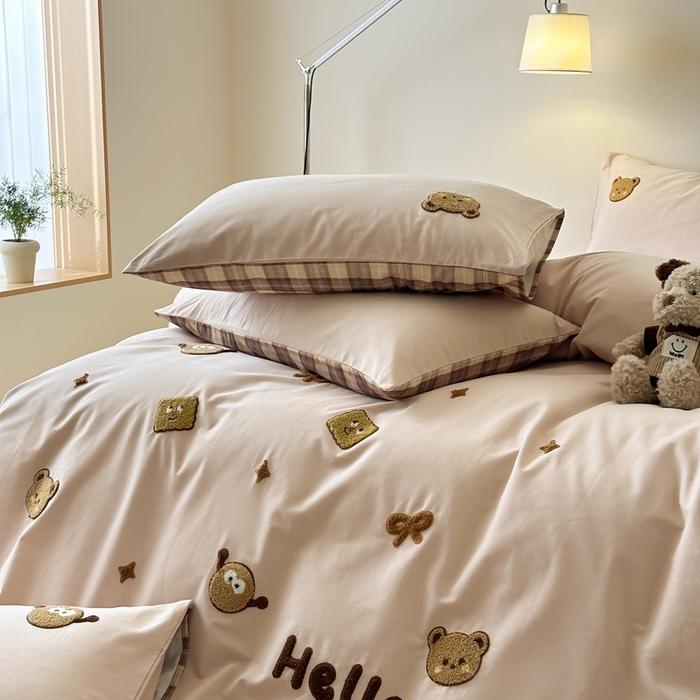 91家纺网 家纺一手货源 找家纺 锦觅 2025秋冬A类数码印花全棉纯棉磨毛绣花保暖四件套 欢乐小熊