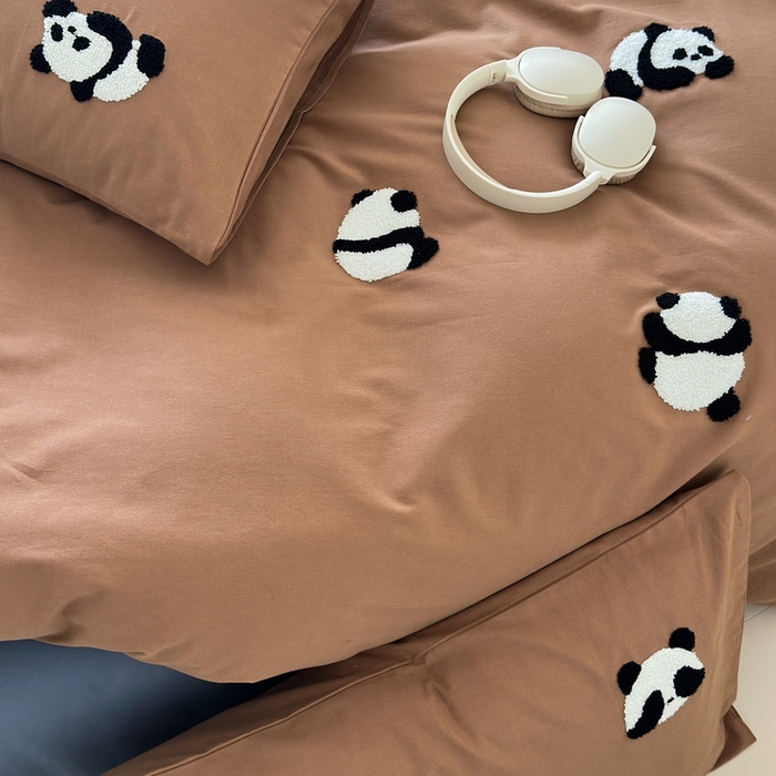 91家纺网 家纺一手货源 找家纺 锦觅 2025秋冬A类数码印花全棉纯棉磨毛绣花保暖四件套 熊猫宝贝