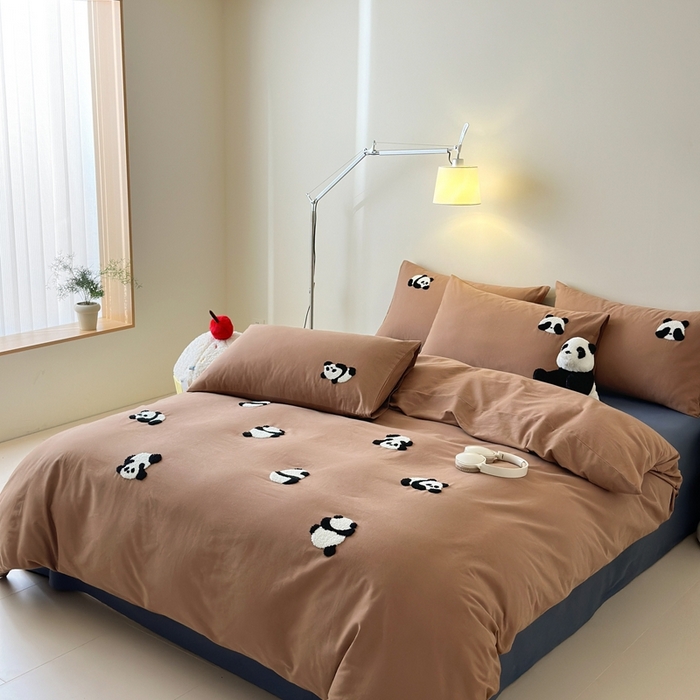 91家纺网 家纺一手货源 找家纺 锦觅 2025秋冬A类数码印花全棉纯棉磨毛绣花保暖四件套 熊猫宝贝