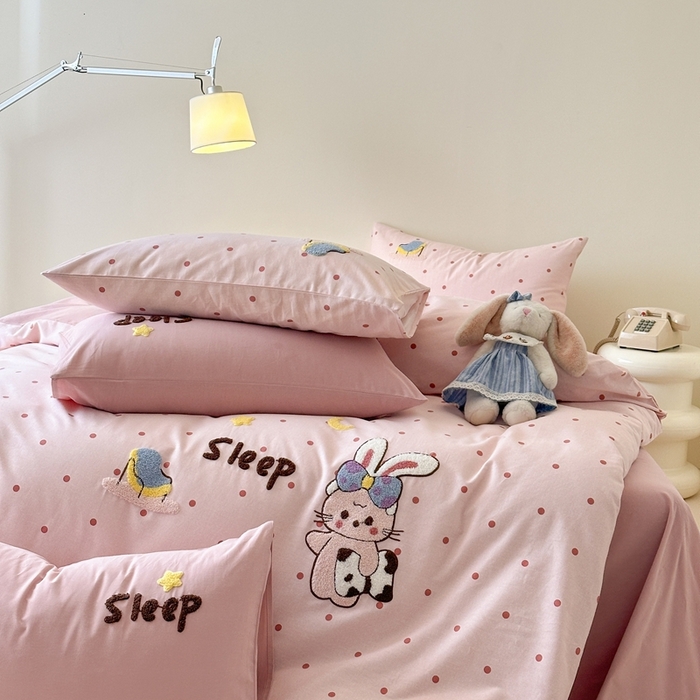 91家纺网 家纺一手货源 找家纺 锦觅 2025秋冬A类数码印花全棉纯棉磨毛绣花保暖四件套 贪睡兔兔