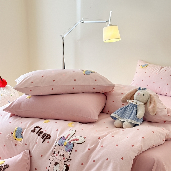 91家纺网 家纺一手货源 找家纺 锦觅 2025秋冬A类数码印花全棉纯棉磨毛绣花保暖四件套 贪睡兔兔