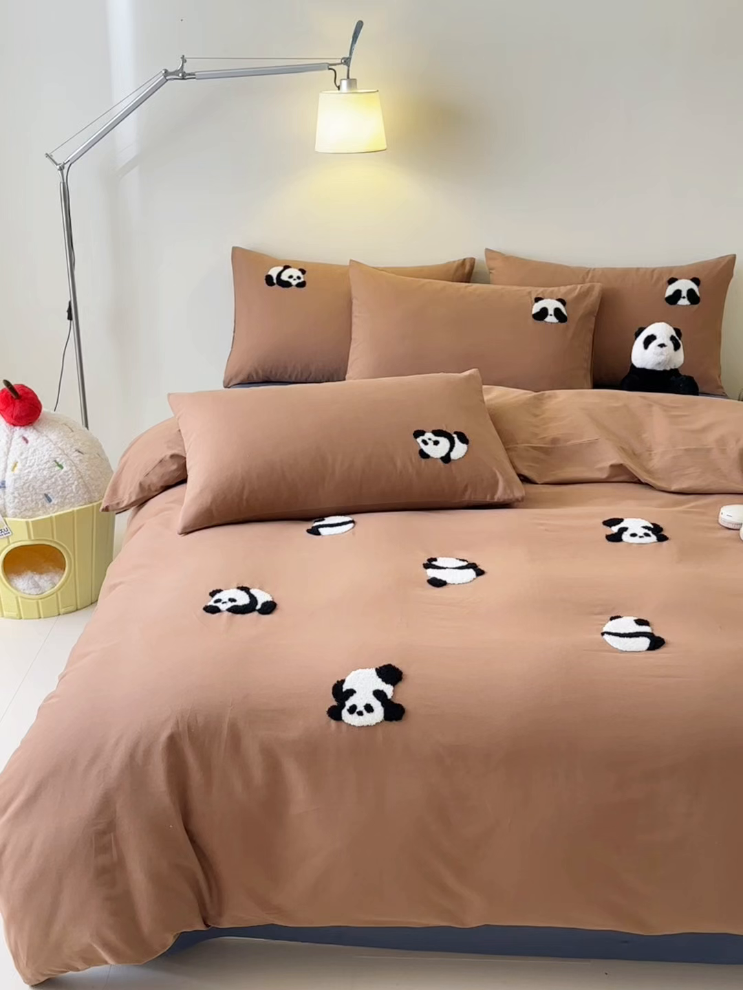 91家纺网 家纺一手货源 找家纺 锦觅 2025秋冬A类数码印花全棉纯棉磨毛绣花保暖四件套 熊猫宝贝