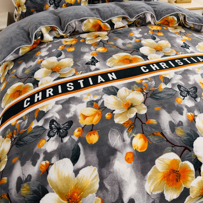 91家纺网 家纺一手货源 找家纺 曼尼家纺 2025新款7斤高克重牛奶绒四件套 花满庭