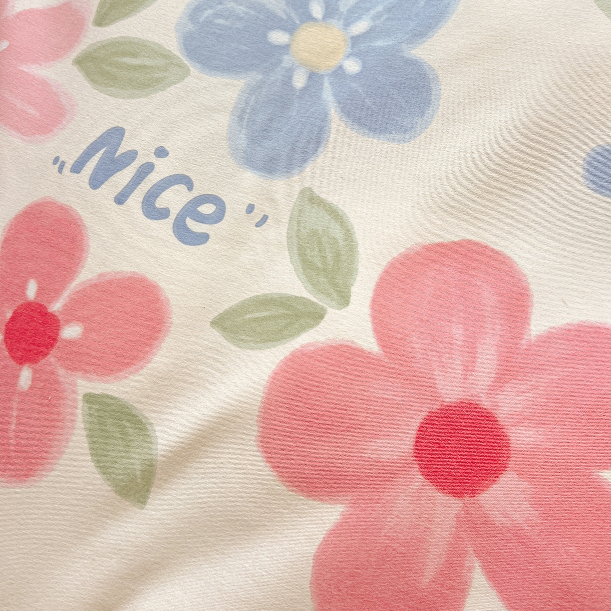 91家纺网 家纺一手货源 找家纺 优选直播新款全棉磨毛喷气印花四件套加厚纯棉三件套（一字绣工艺款）学生三件套 爱意花间