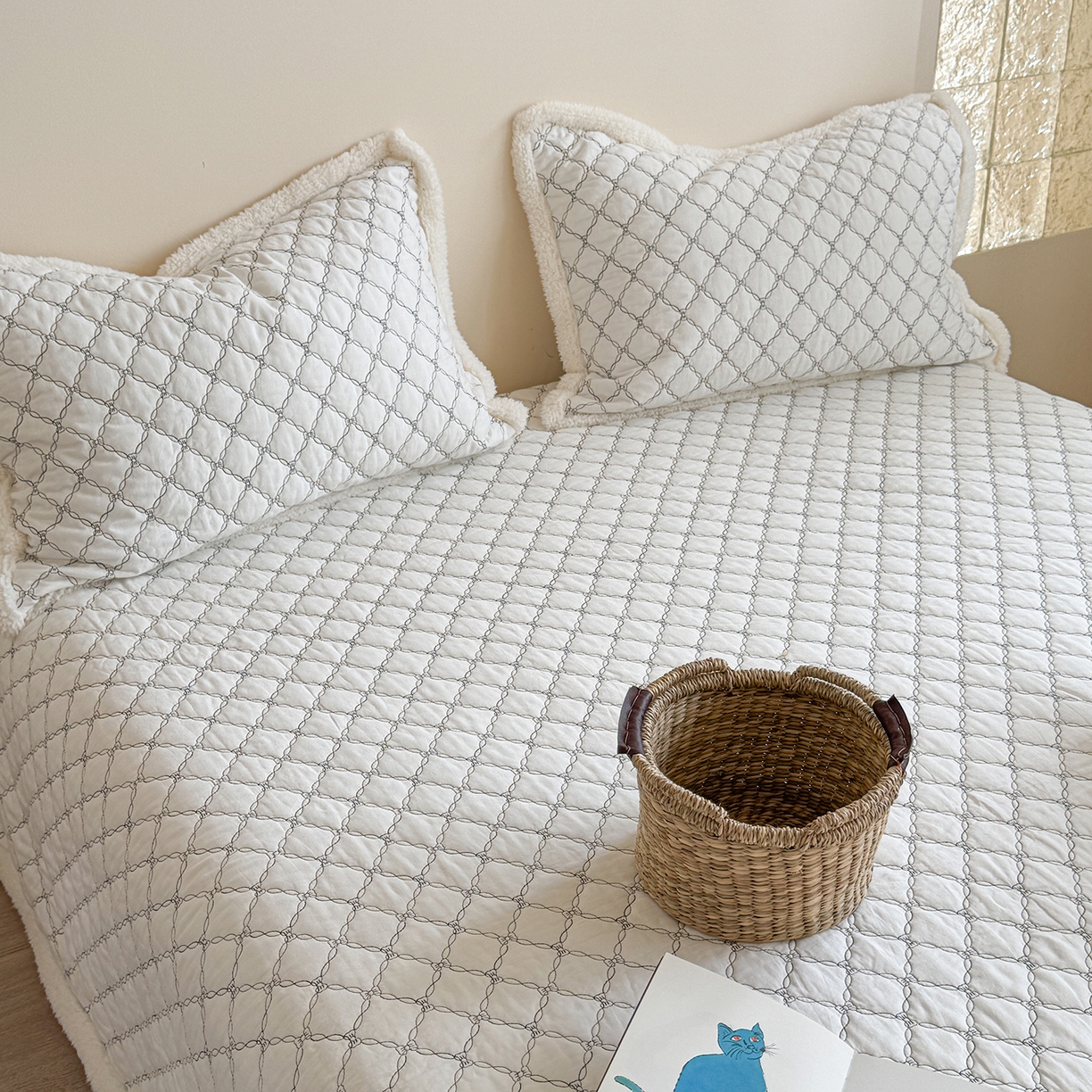 91家纺网 家纺一手货源 找家纺 漫调家纺 2025新款全棉ins风蝴蝶结韩系奶油花边床盖三件套 奶油白