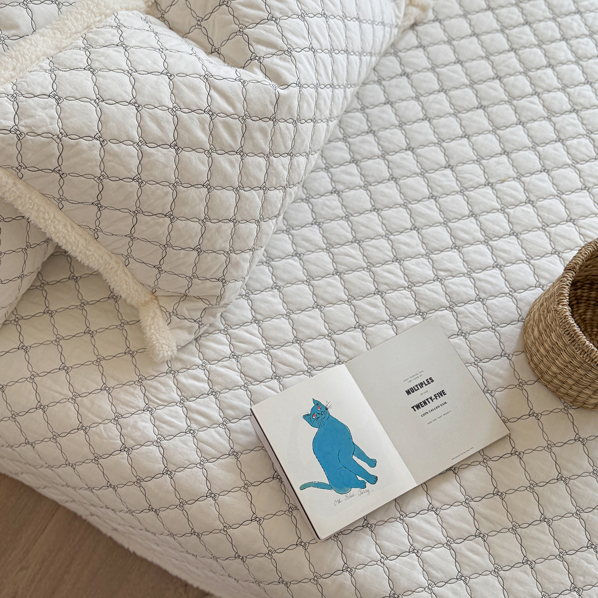 91家纺网 家纺一手货源 找家纺 漫调家纺 2025新款全棉ins风蝴蝶结韩系奶油花边床盖三件套 奶油白