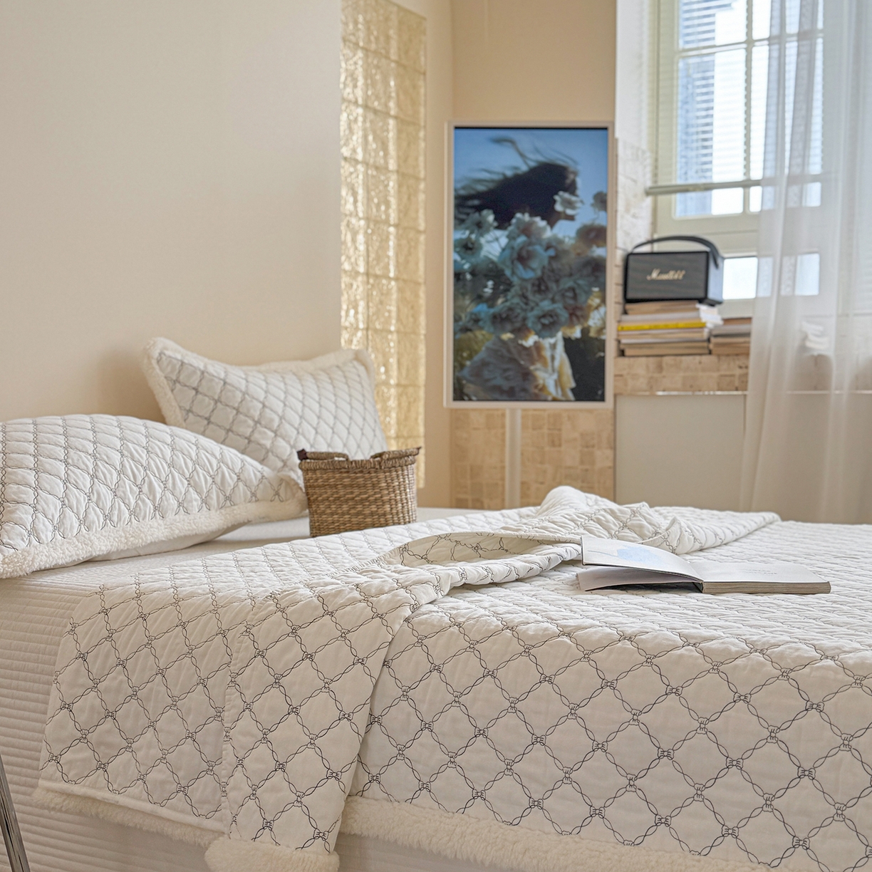 91家纺网 家纺一手货源 找家纺 漫调家纺 2025新款全棉ins风蝴蝶结韩系奶油花边床盖三件套 奶油白