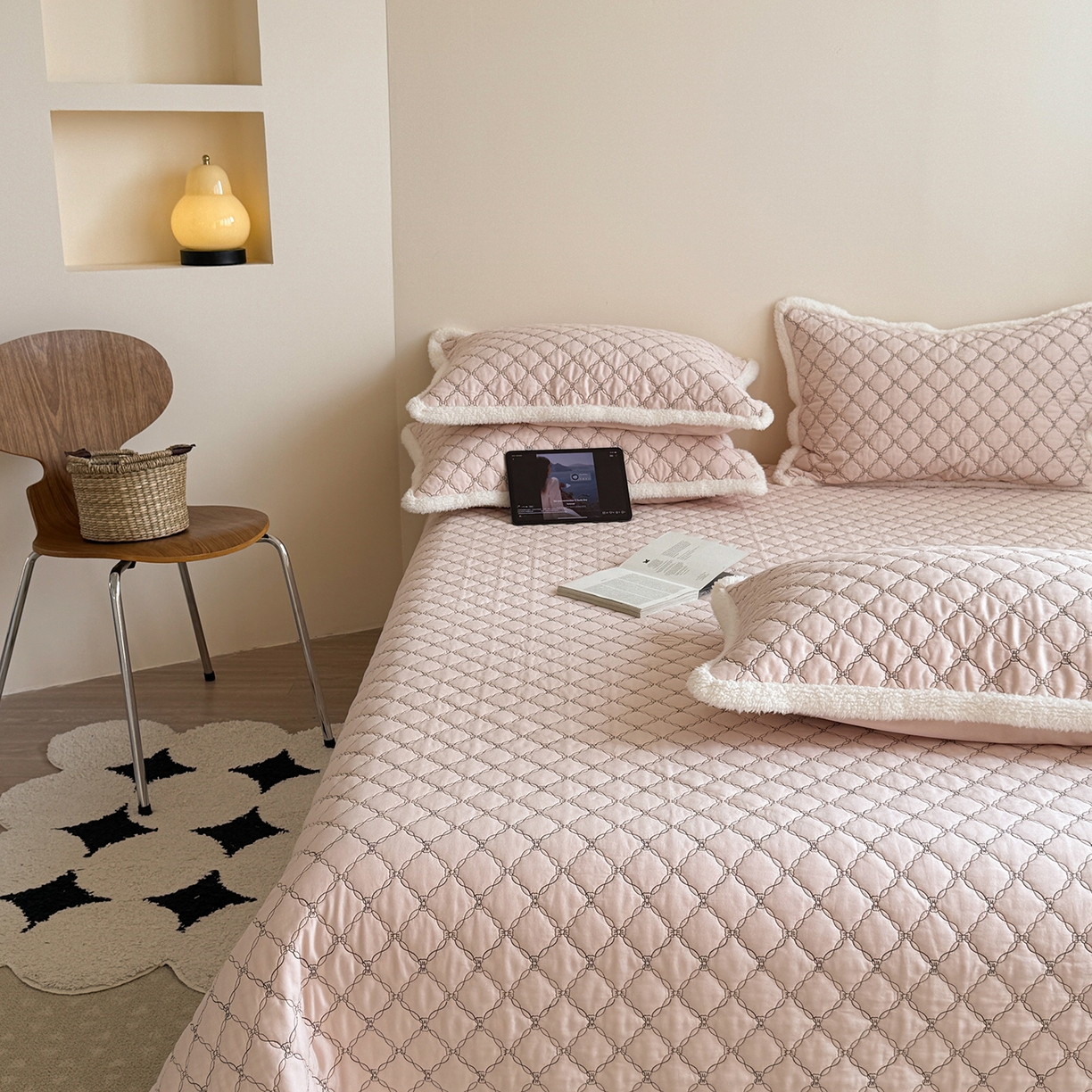 91家纺网 家纺一手货源 找家纺 漫调家纺 2025新款全棉ins风蝴蝶结韩系奶油花边床盖三件套 奶油粉