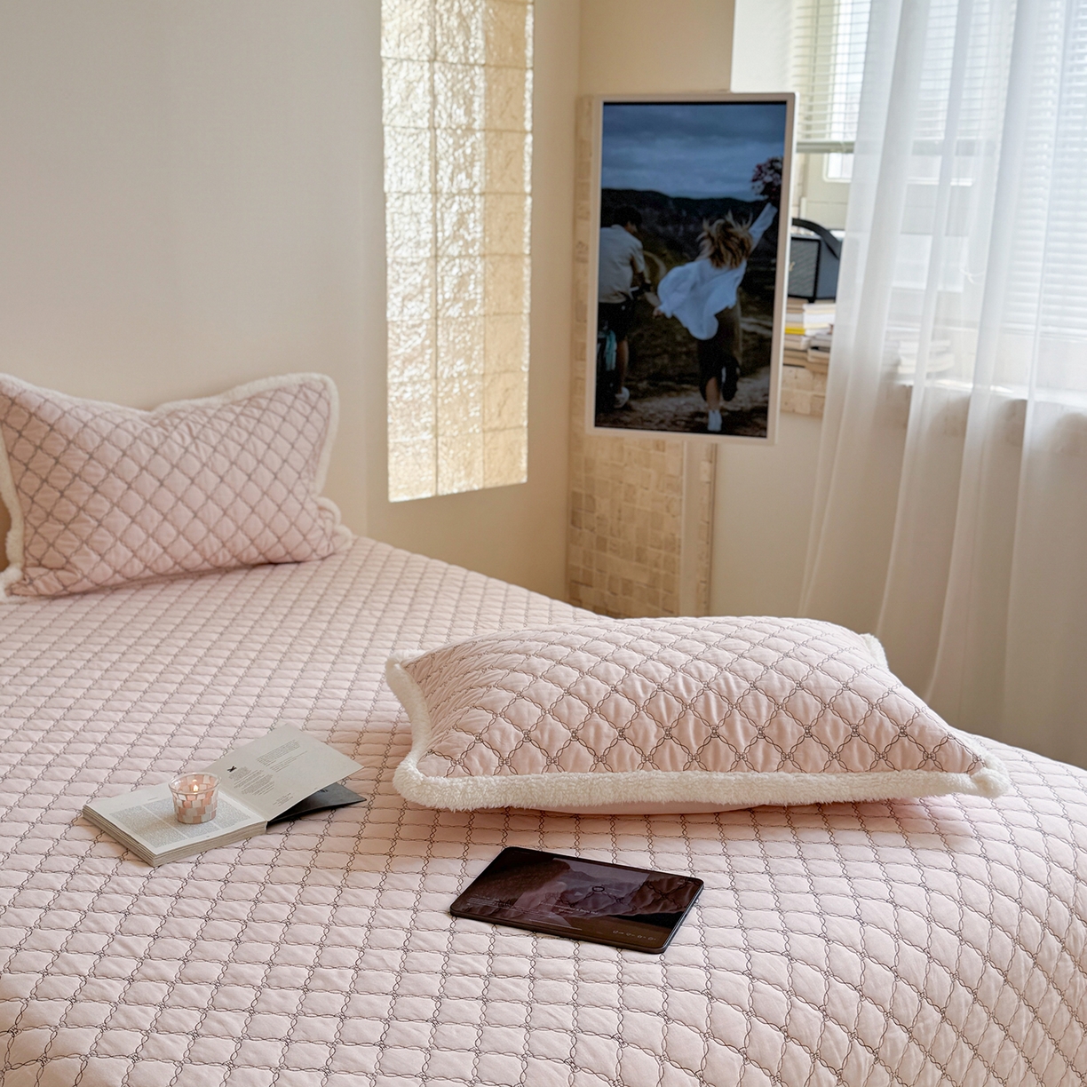 91家纺网 家纺一手货源 找家纺 漫调家纺 2025新款全棉ins风蝴蝶结韩系奶油花边床盖三件套 奶油粉