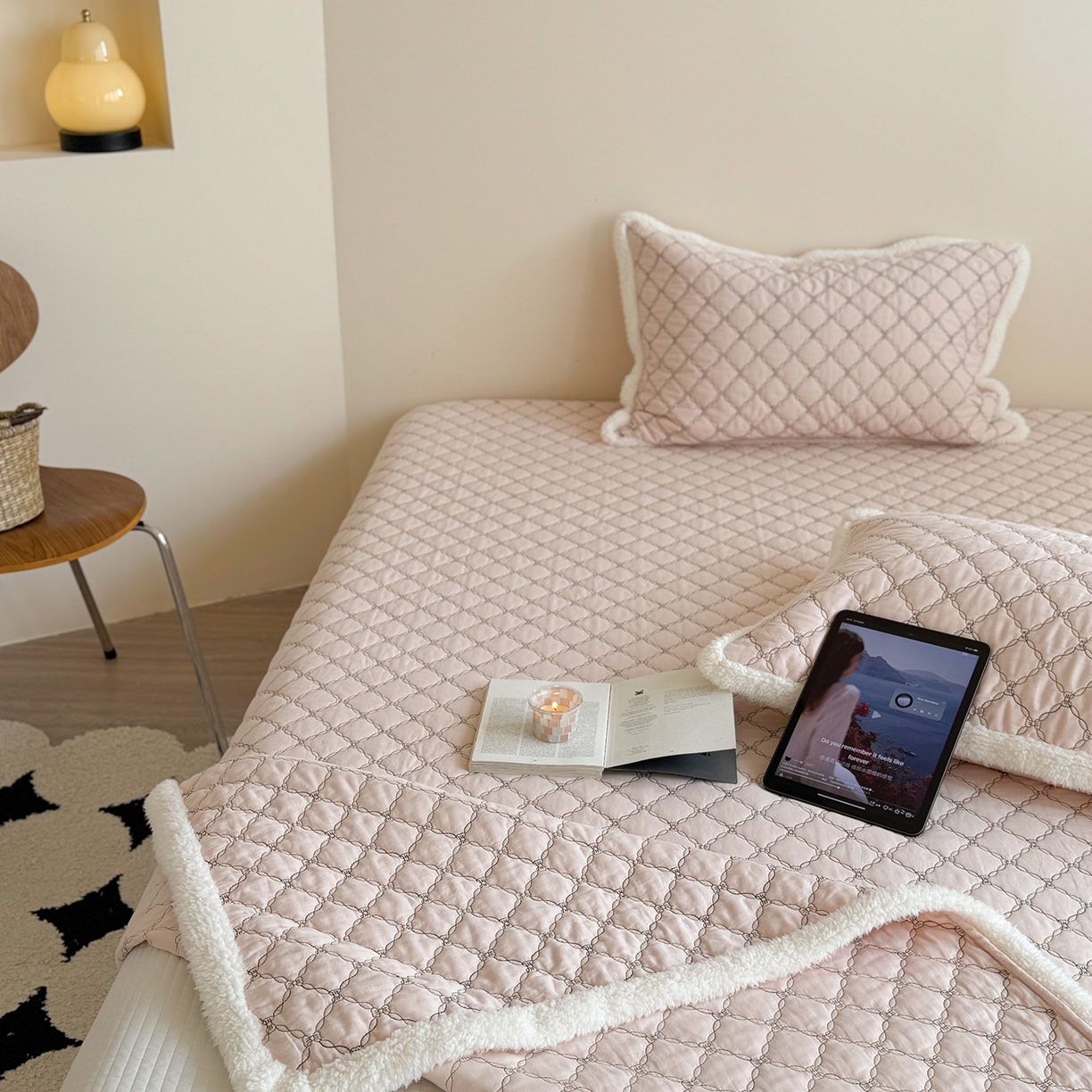 91家纺网 家纺一手货源 找家纺 漫调家纺 2025新款全棉ins风蝴蝶结韩系奶油花边床盖三件套 奶油粉