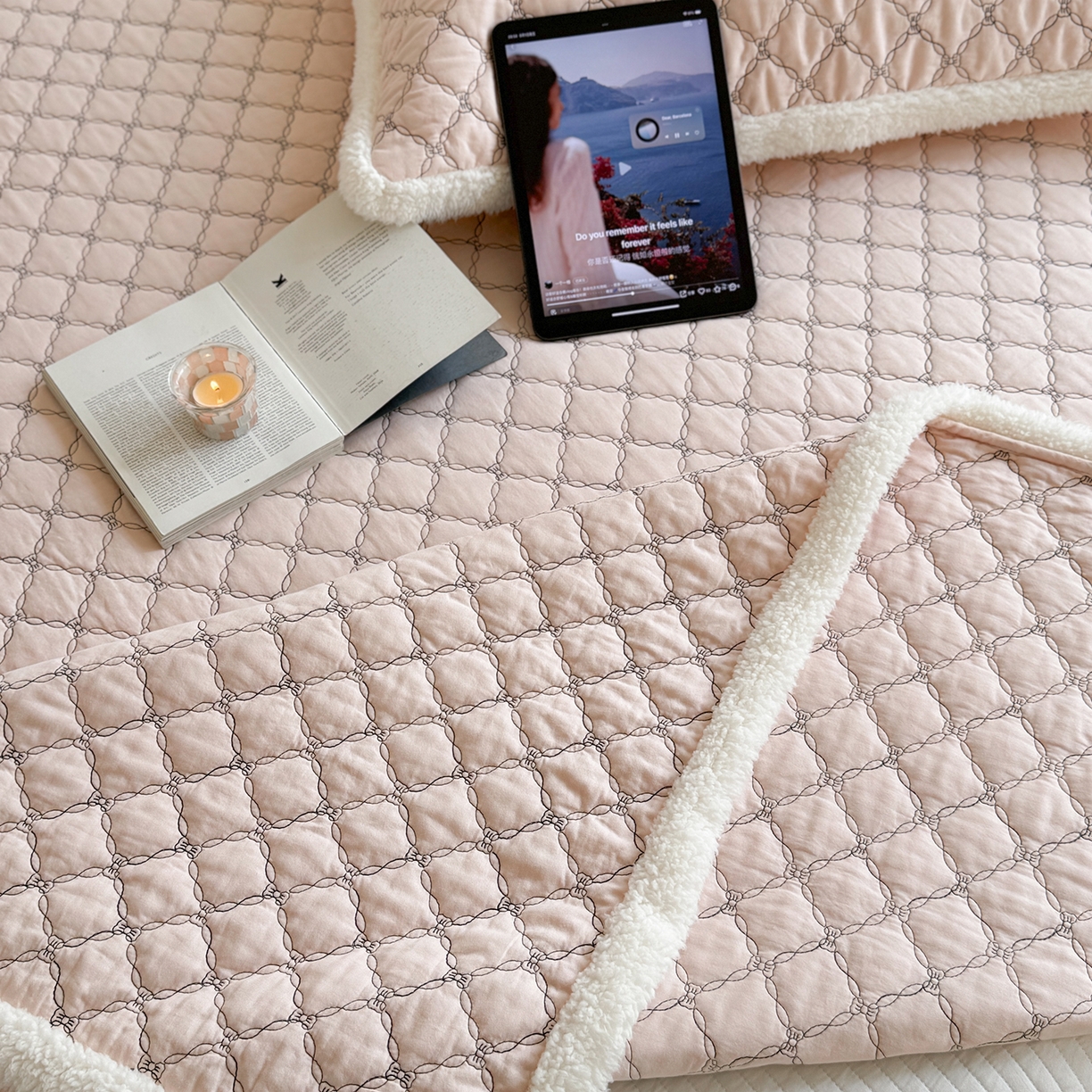 91家纺网 家纺一手货源 找家纺 漫调家纺 2025新款全棉ins风蝴蝶结韩系奶油花边床盖三件套 奶油粉