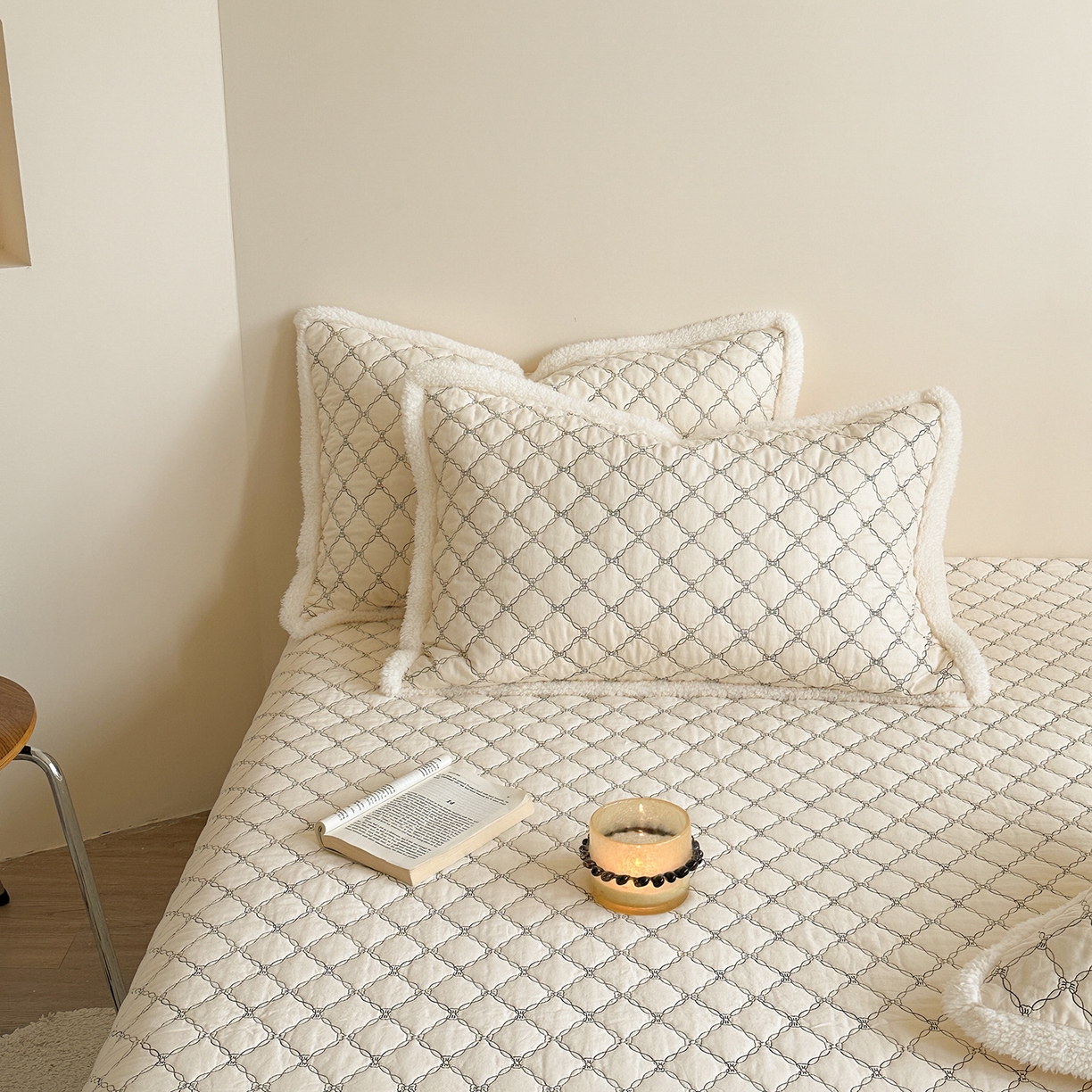 91家纺网 家纺一手货源 找家纺 漫调家纺 2025新款全棉ins风蝴蝶结韩系奶油花边床盖三件套 奶油杏