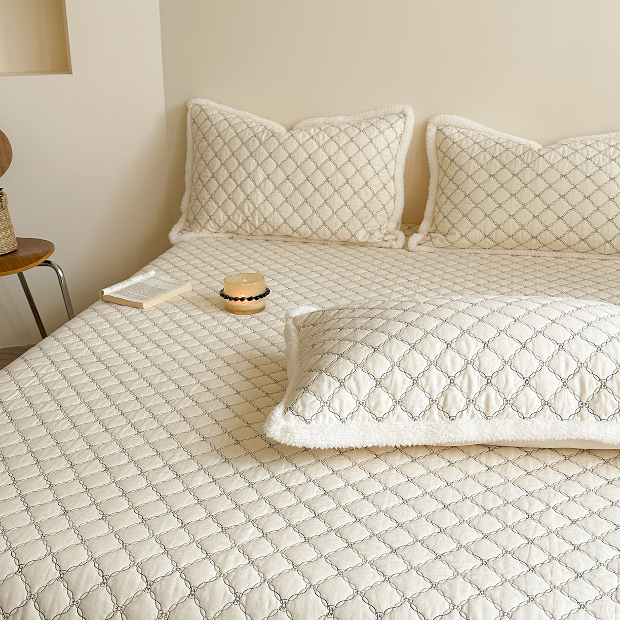 91家纺网 家纺一手货源 找家纺 漫调家纺 2025新款全棉ins风蝴蝶结韩系奶油花边床盖三件套 奶油杏