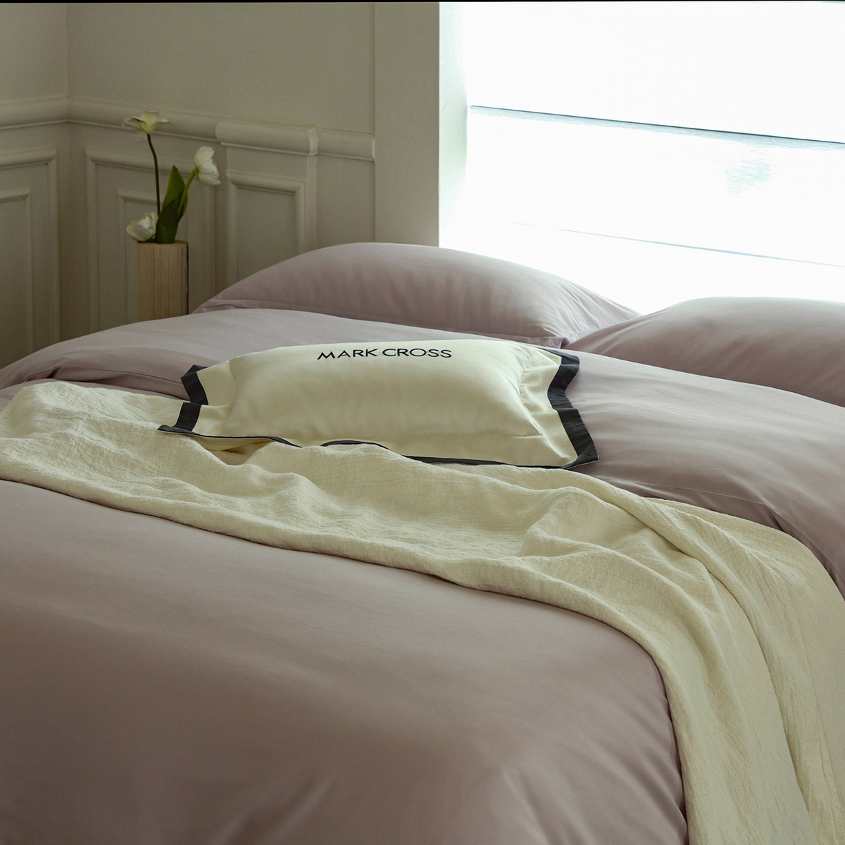 91家纺网 家纺一手货源 找家纺 佳汐蓝家纺 2025新款静奢简约高级质感超细旦天丝棉磨毛系列四件套-热可可 蒙太奇-风信紫