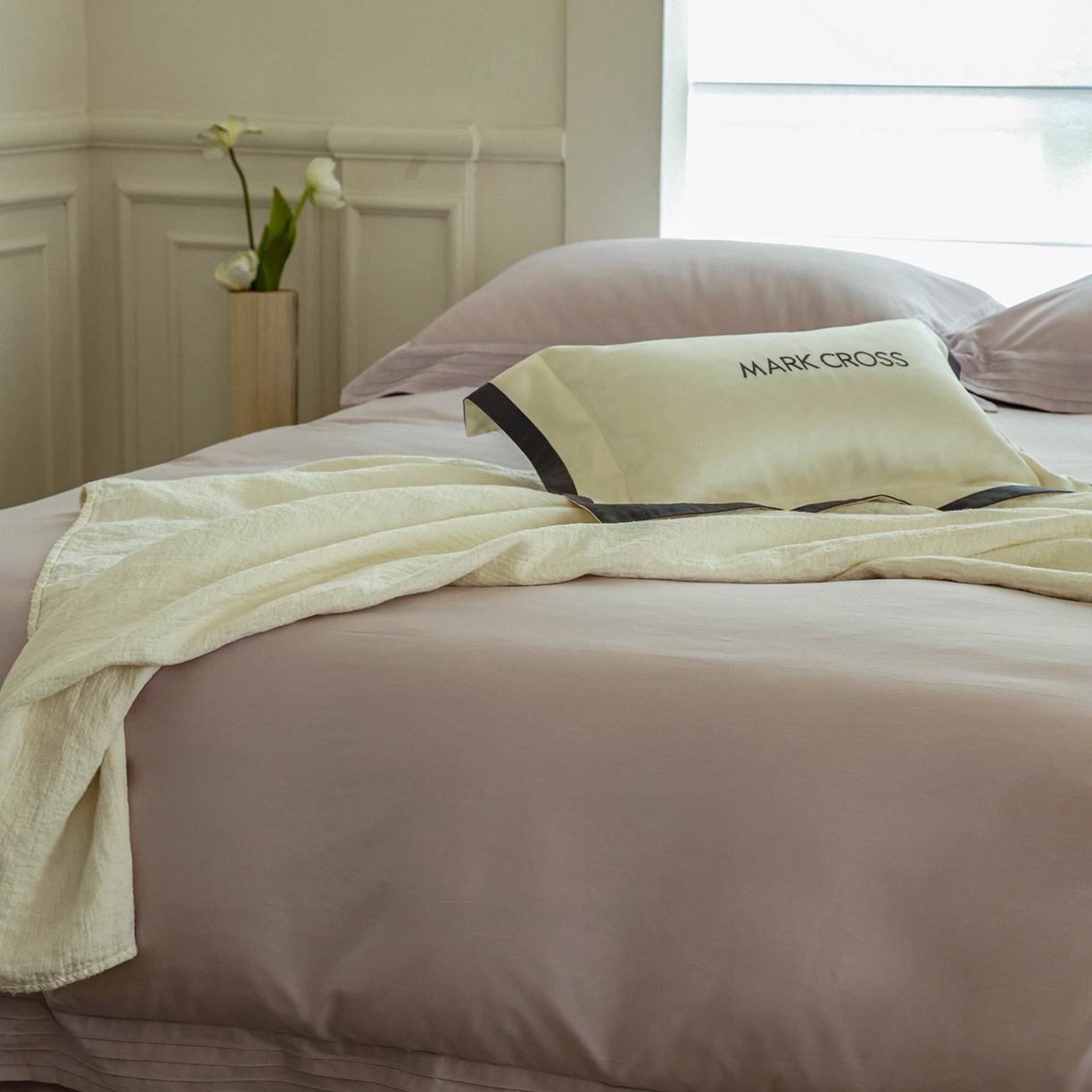 91家纺网 家纺一手货源 找家纺 佳汐蓝家纺 2025新款静奢简约高级质感超细旦天丝棉磨毛系列四件套-热可可 蒙太奇-风信紫