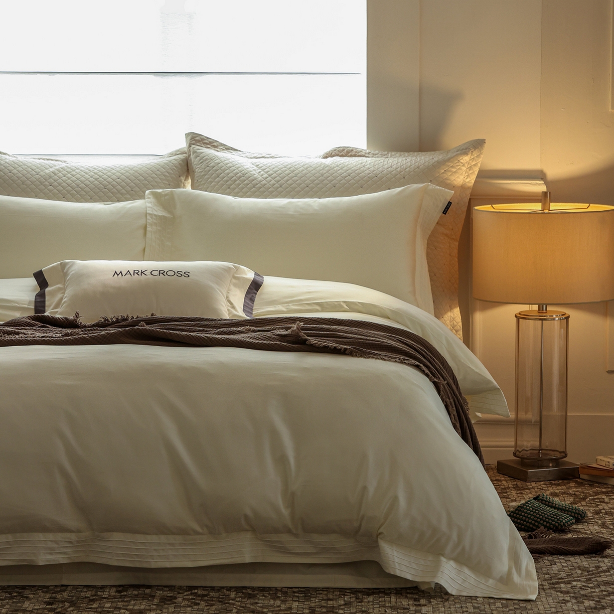 91家纺网 家纺一手货源 找家纺 佳汐蓝家纺 2025新款静奢简约高级质感超细旦天丝棉磨毛系列四件套-热可可 蒙太奇-古董白