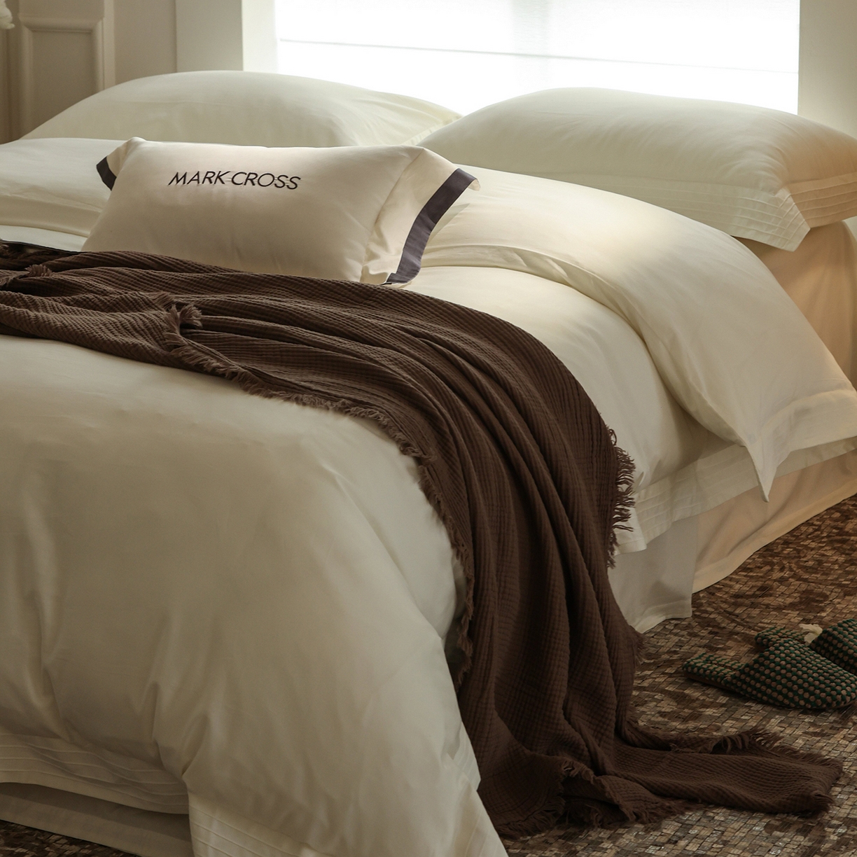 91家纺网 家纺一手货源 找家纺 佳汐蓝家纺 2025新款静奢简约高级质感超细旦天丝棉磨毛系列四件套-热可可 蒙太奇-古董白