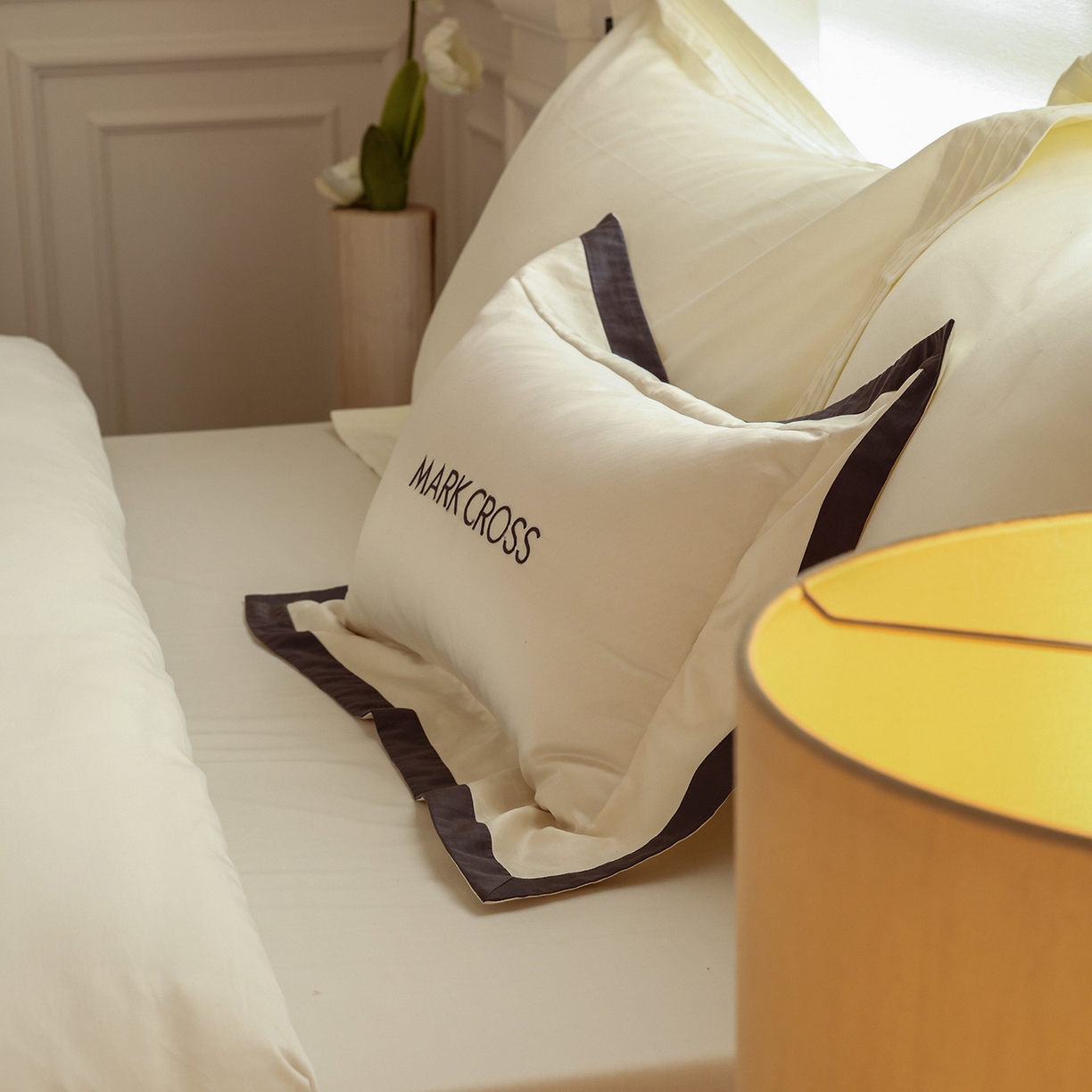 91家纺网 家纺一手货源 找家纺 佳汐蓝家纺 2025新款静奢简约高级质感超细旦天丝棉磨毛系列四件套-热可可 蒙太奇-古董白