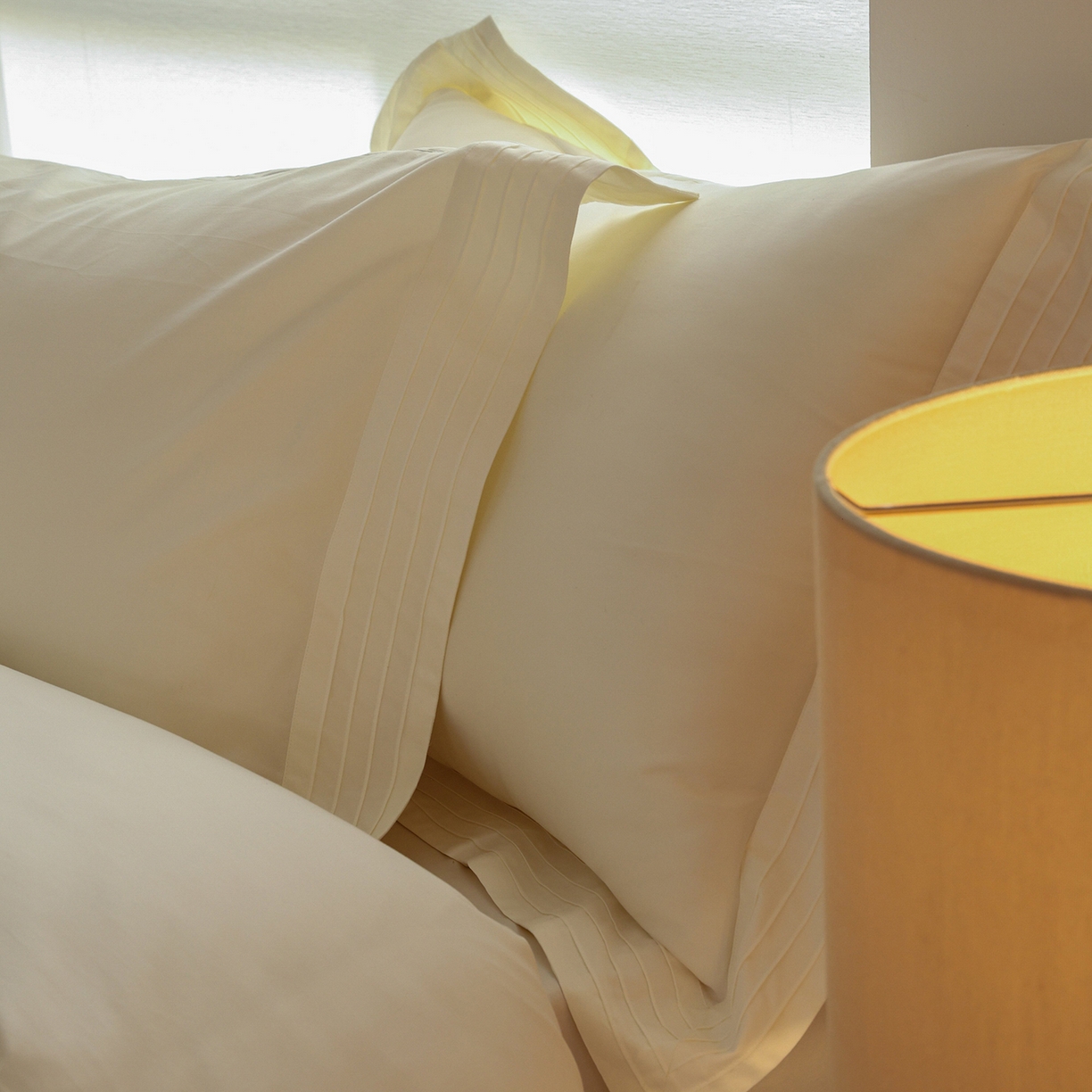 91家纺网 家纺一手货源 找家纺 佳汐蓝家纺 2025新款静奢简约高级质感超细旦天丝棉磨毛系列四件套-热可可 蒙太奇-古董白