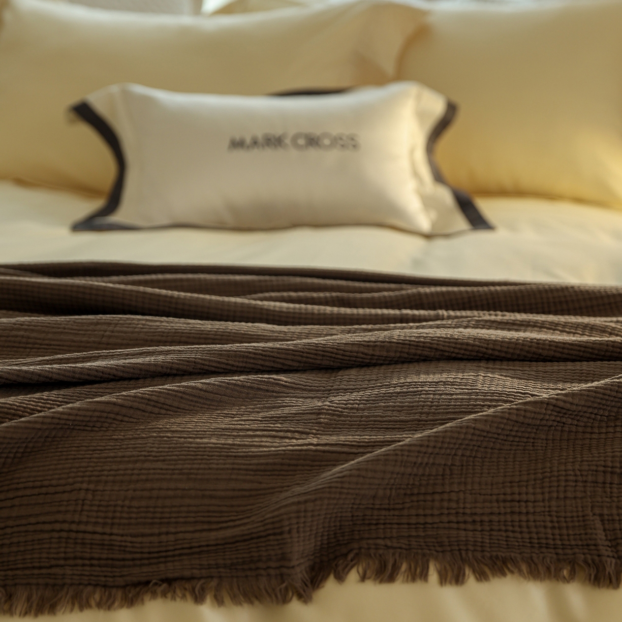 91家纺网 家纺一手货源 找家纺 佳汐蓝家纺 2025新款静奢简约高级质感超细旦天丝棉磨毛系列四件套-热可可 蒙太奇-香草奶油