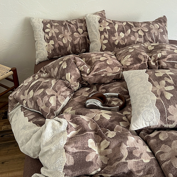 91家纺网 家纺一手货源 找家纺 梦纤绒 2025秋冬新品A类高克重亚麻复古全棉花边侘寂风原麻系列花影棕