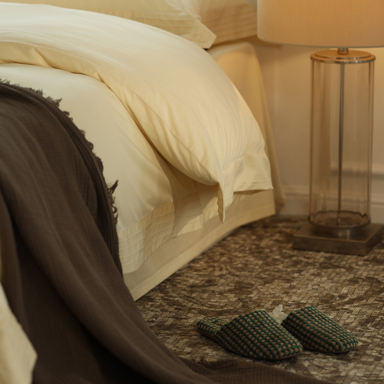 91家纺网 家纺一手货源 找家纺 佳汐蓝家纺 2025新款静奢简约高级质感超细旦天丝棉磨毛系列四件套-热可可 蒙太奇-香草奶油