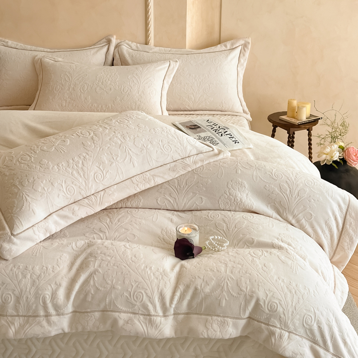 91家纺网 家纺一手货源 找家纺 孟鑫家纺 2025新款加厚全消光雕花牛奶绒床盖四件套-维纳斯系列 奶昔白