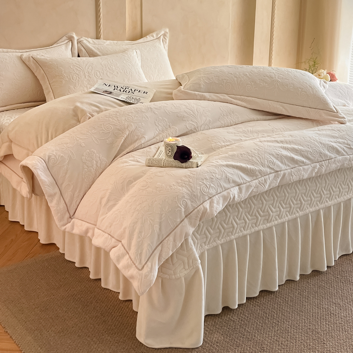 91家纺网 家纺一手货源 找家纺 孟鑫家纺 2025新款加厚全消光雕花牛奶绒床盖四件套-维纳斯系列 奶昔白